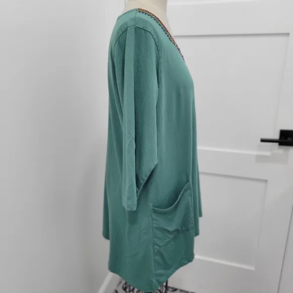 LOGO Lori Goldstein Women's Green Knit Pocket Beaded Tunic Top Blouse Boho 1X - Picture 2 of 11